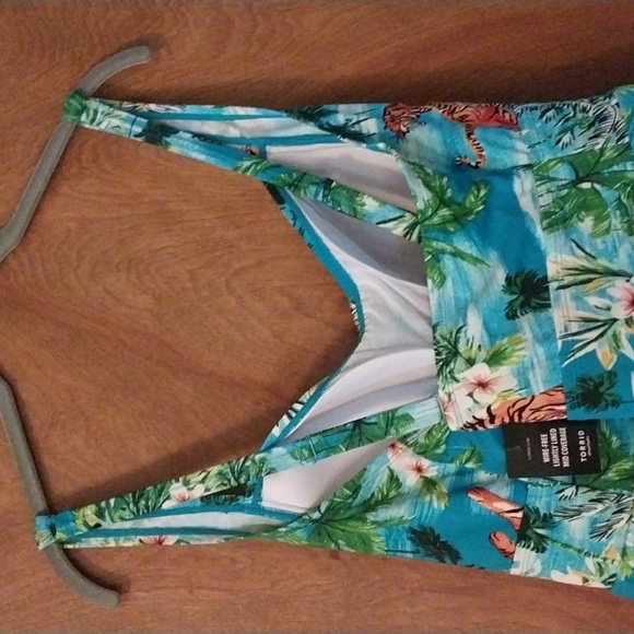TORRID Retro Wireless Ruched Cup Swim Dress Size 3 - Picture 7 of 8